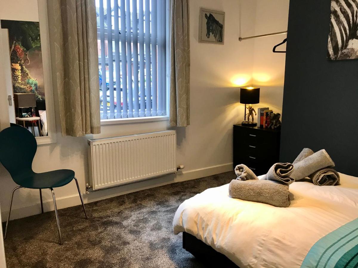 Stylish 3 Bedroom House Only 5 Mins From M6/M58 Wigan Dış mekan fotoğraf